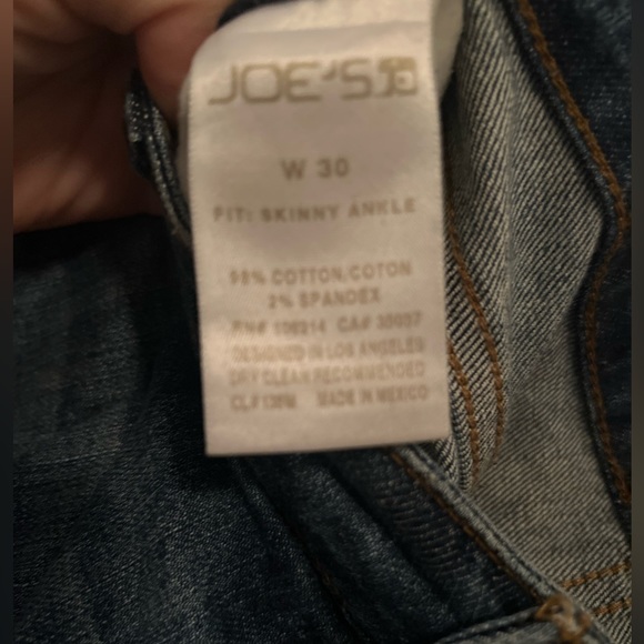 Distressed joes jeans. Mid-wash lightly worn - Picture 3 of 3
